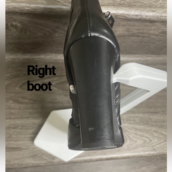 Stuart Weitzman Boots *Flaws - Picture 9 of 16